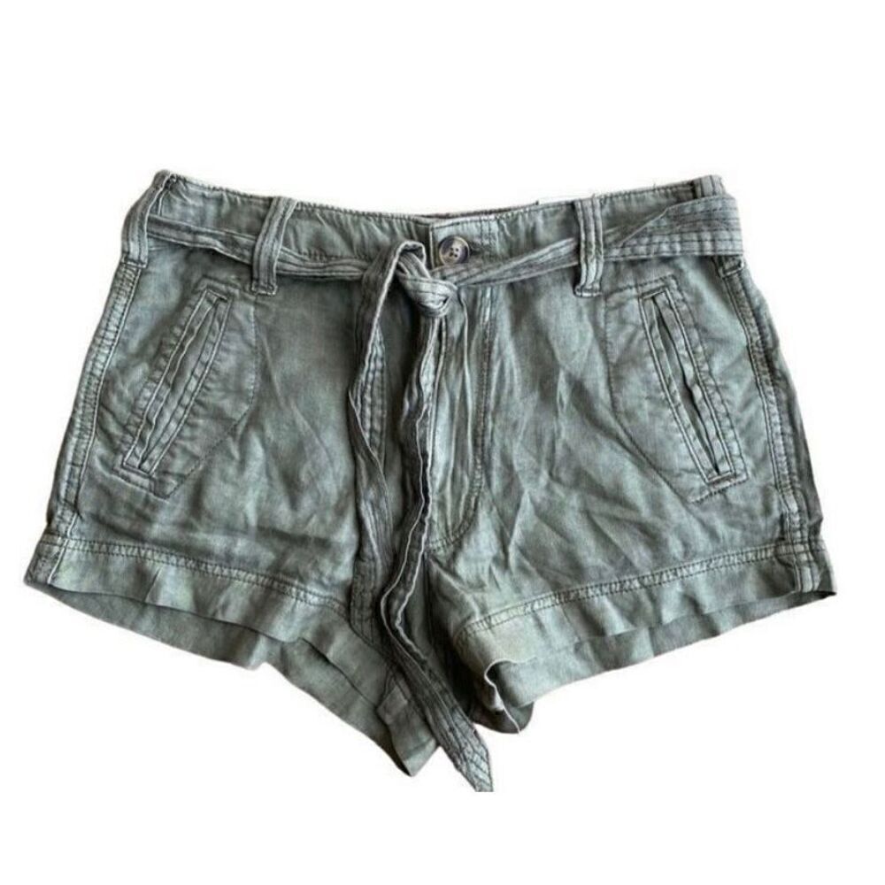 American Eagle NWT, women’s Moss green front and back pocket shorts S/4 ￼